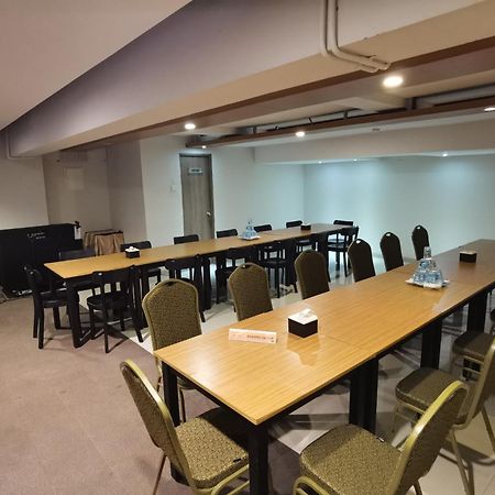 Student Park Hotel Yogyakarta Exterior foto