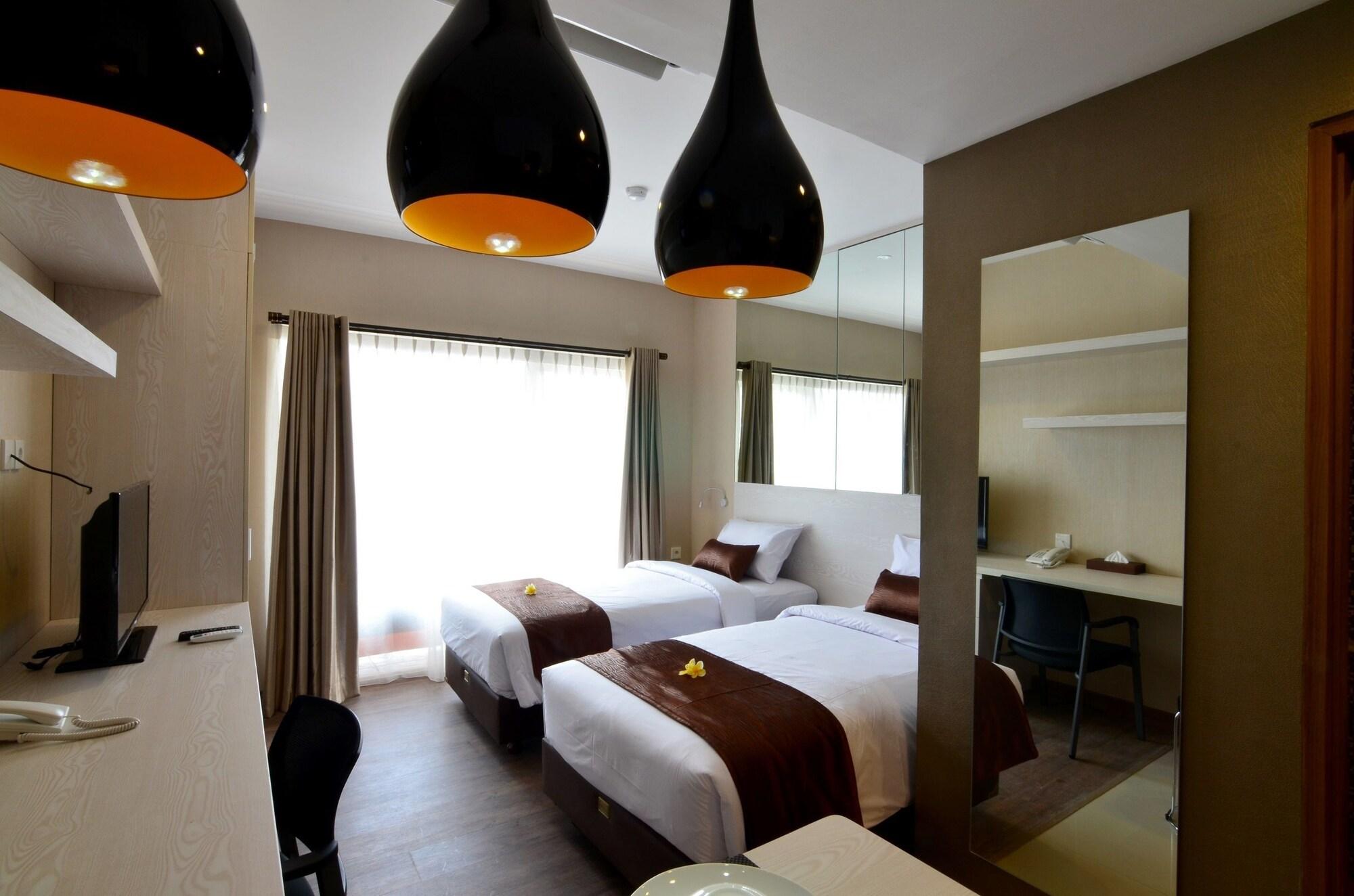 Student Park Hotel Yogyakarta Exterior foto