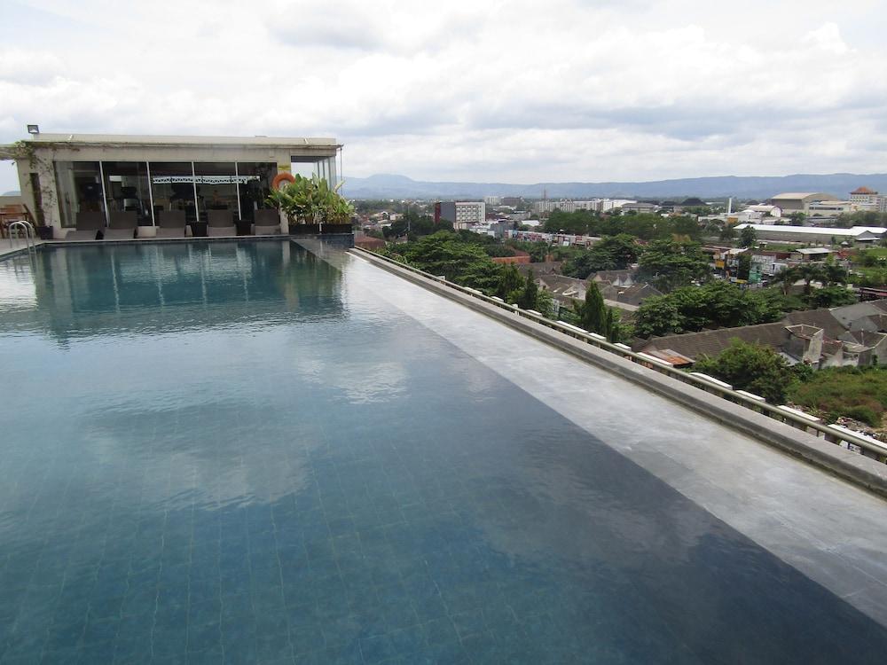 Student Park Hotel Yogyakarta Exterior foto