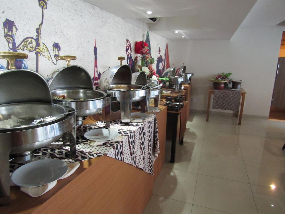 Student Park Hotel Yogyakarta Exterior foto