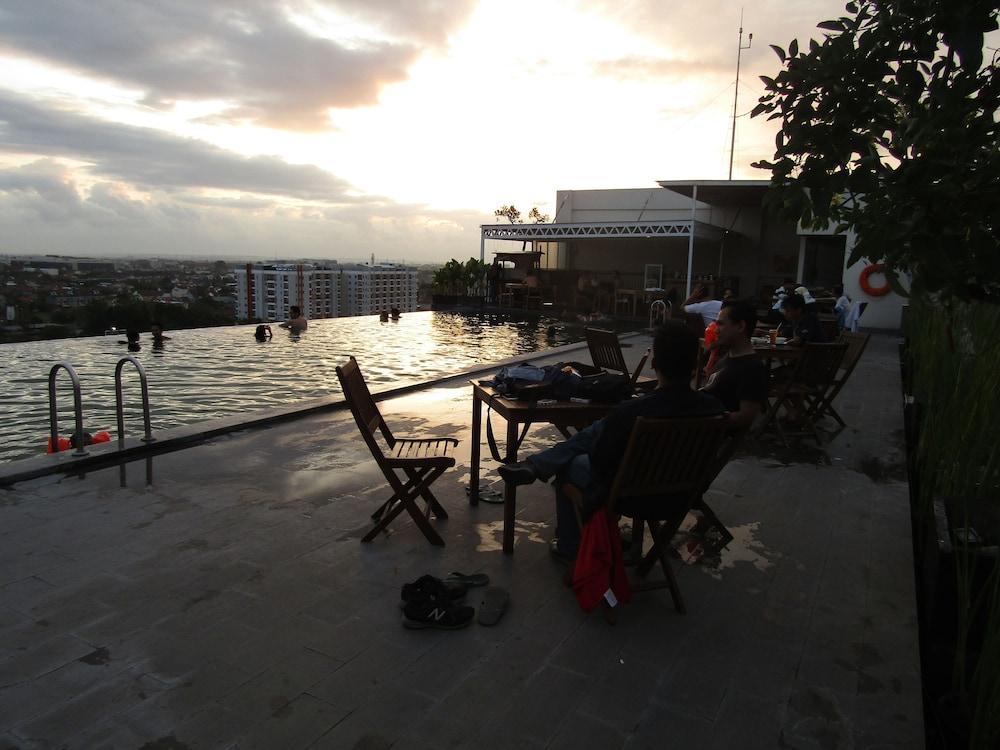 Student Park Hotel Yogyakarta Exterior foto