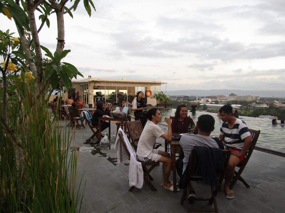 Student Park Hotel Yogyakarta Exterior foto