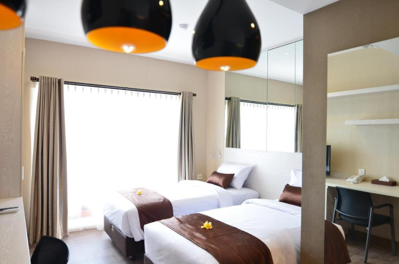 Student Park Hotel Yogyakarta Exterior foto