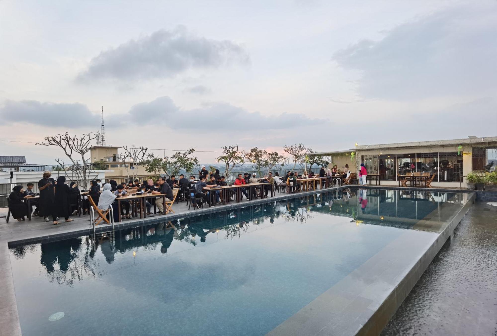Student Park Hotel Yogyakarta Exterior foto