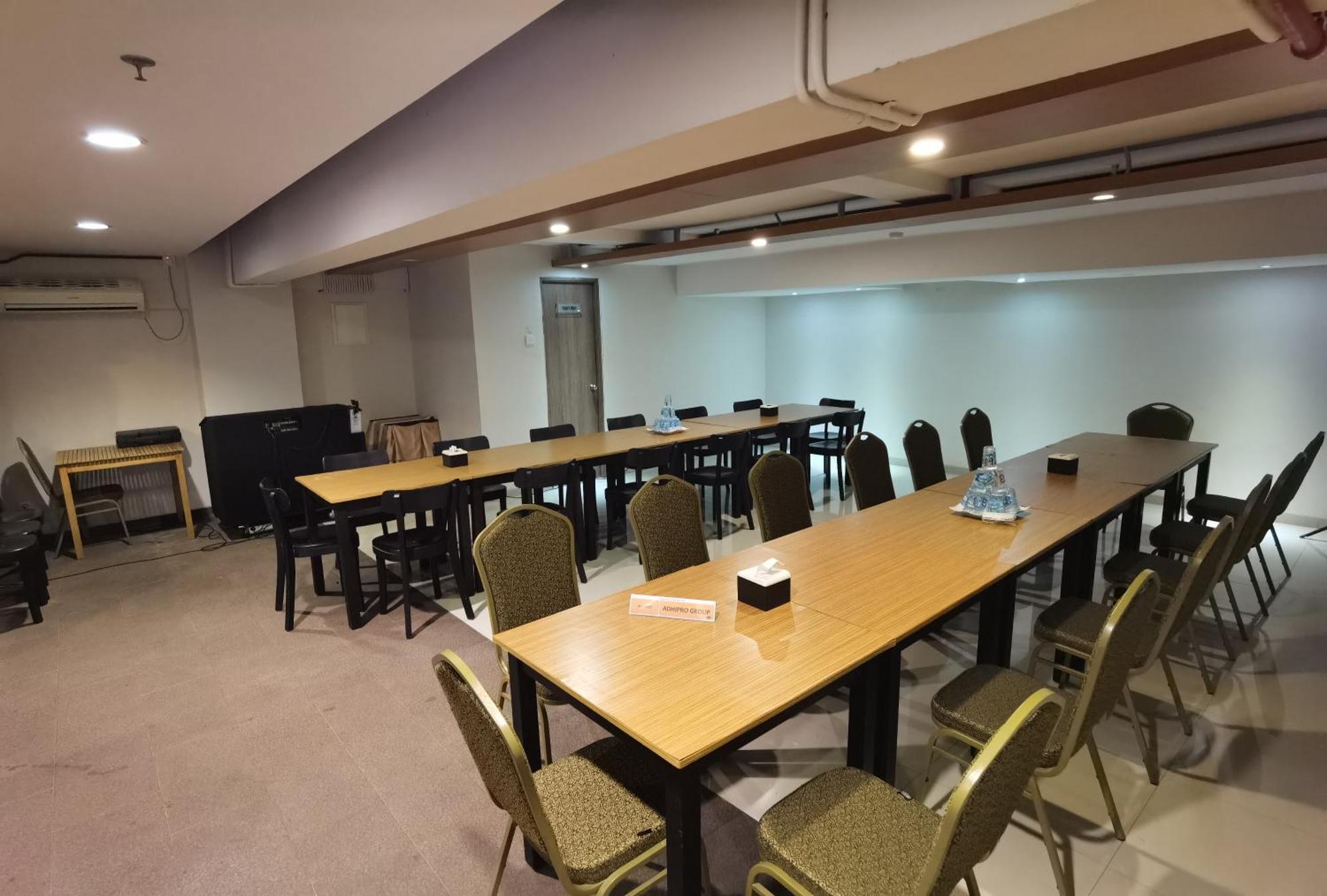 Student Park Hotel Yogyakarta Exterior foto
