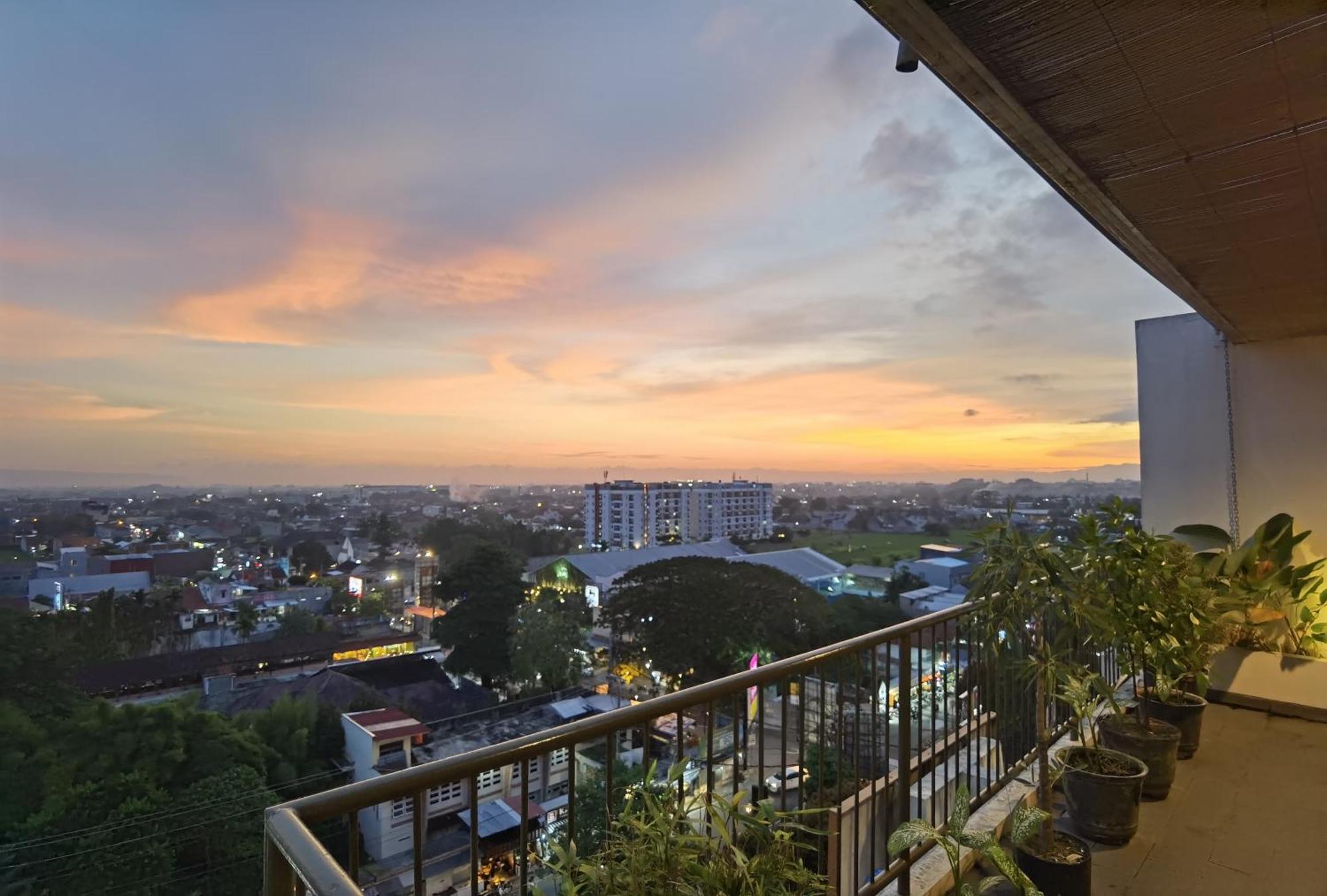 Student Park Hotel Yogyakarta Exterior foto
