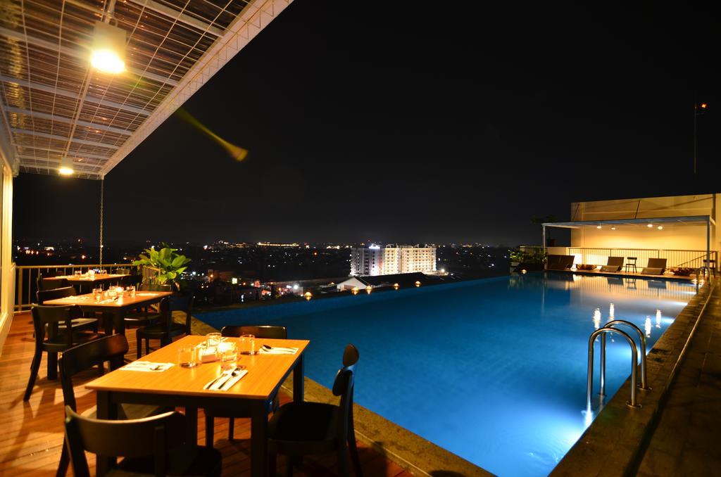 Student Park Hotel Yogyakarta Exterior foto
