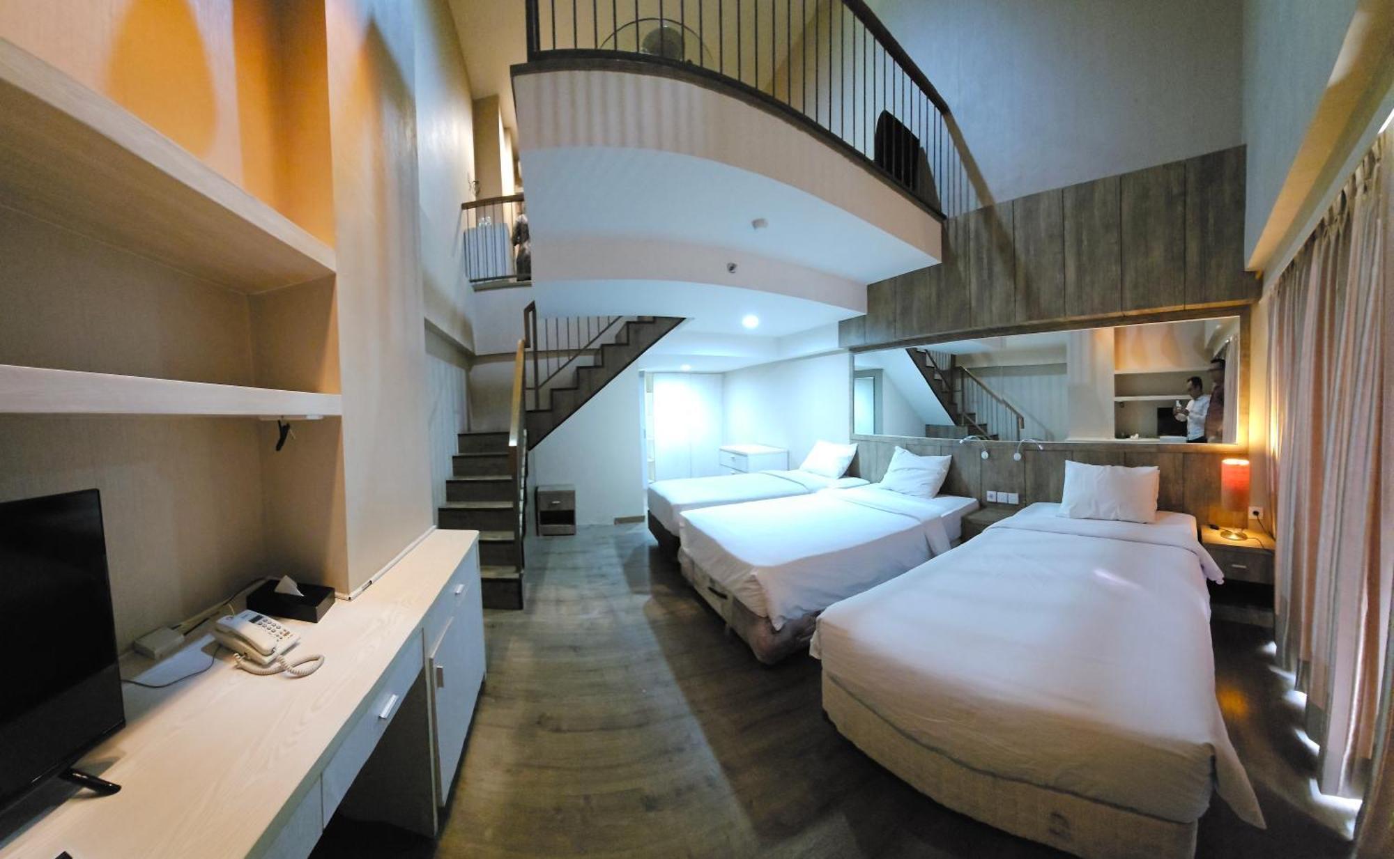 Student Park Hotel Yogyakarta Exterior foto