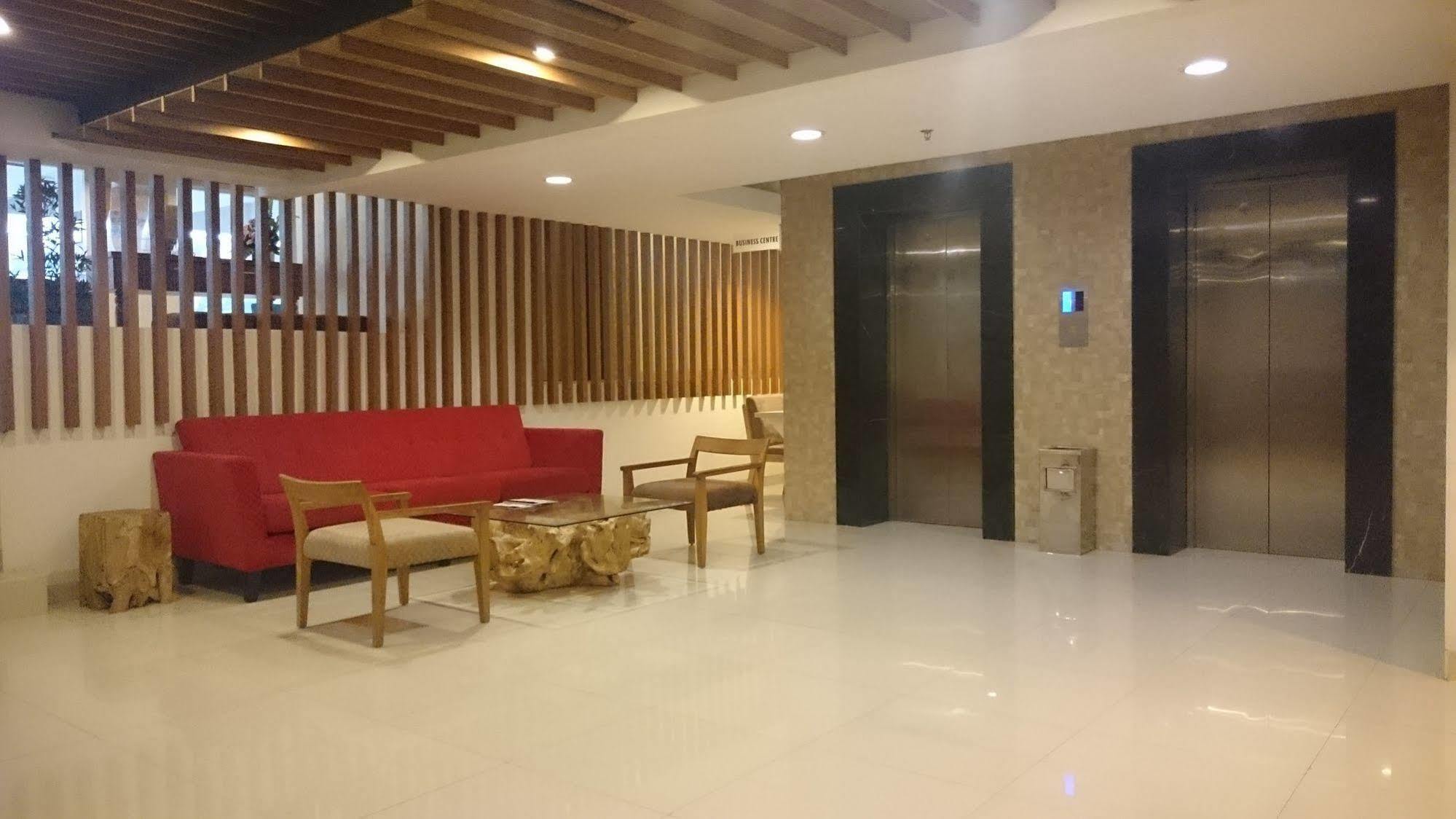 Student Park Hotel Yogyakarta Exterior foto