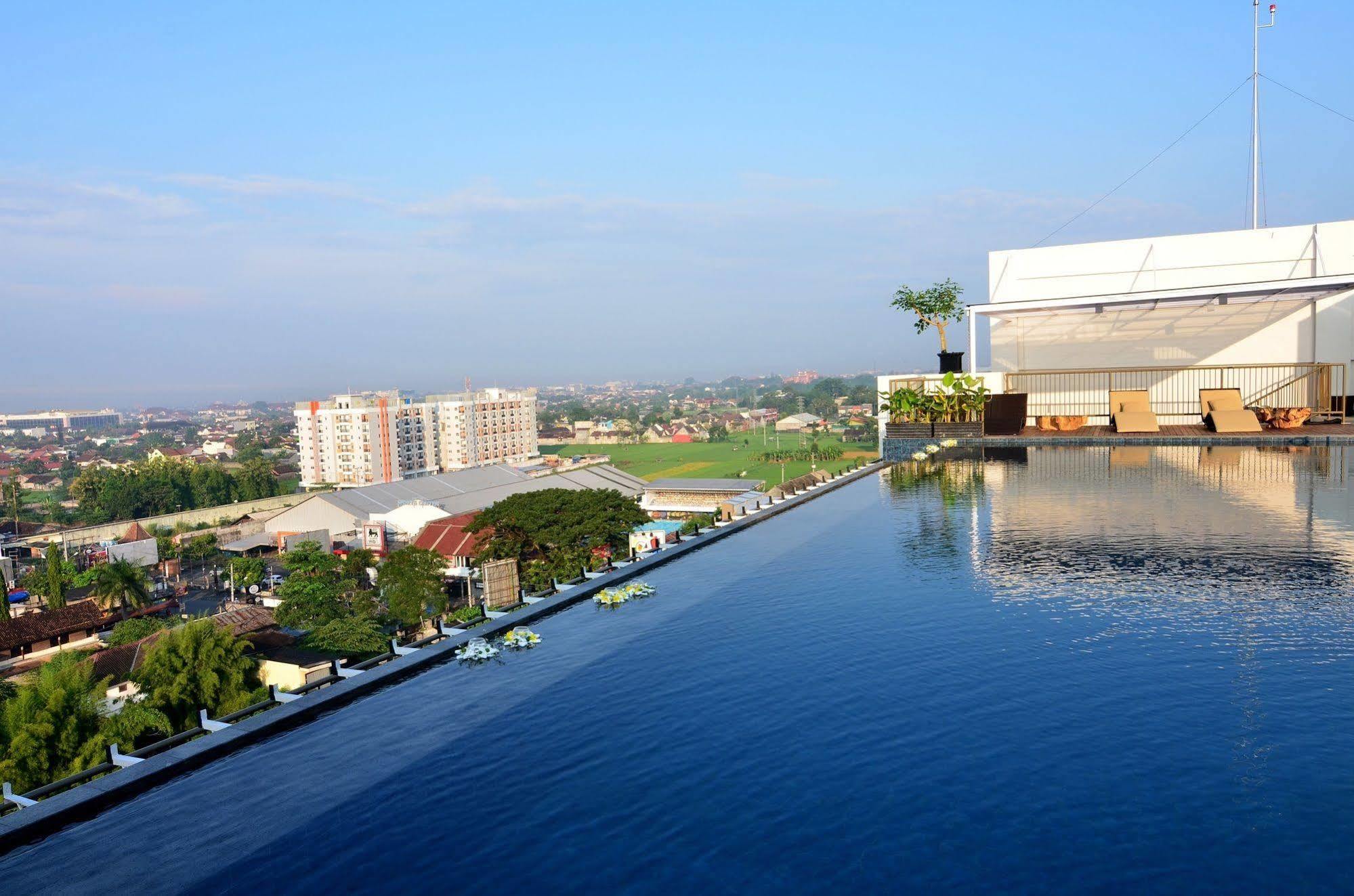 Student Park Hotel Yogyakarta Exterior foto