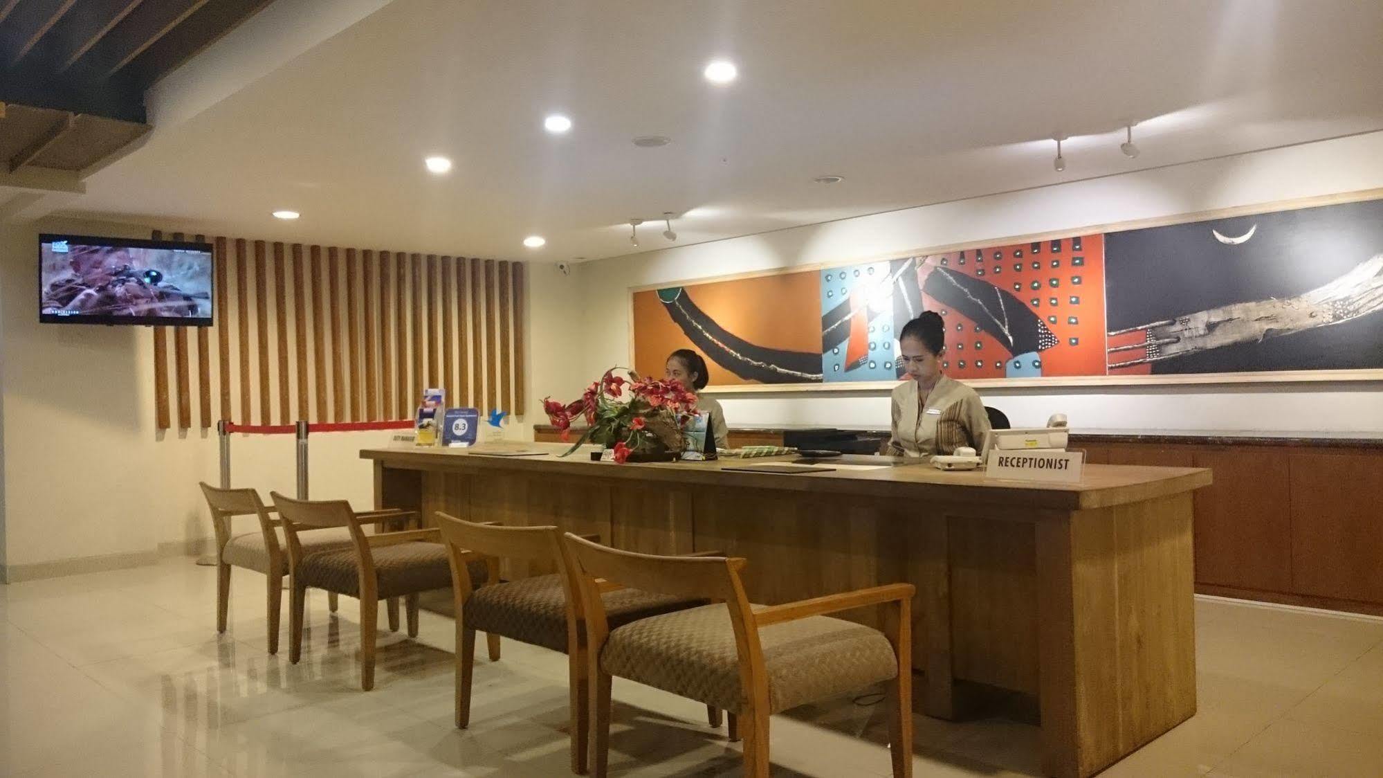 Student Park Hotel Yogyakarta Exterior foto