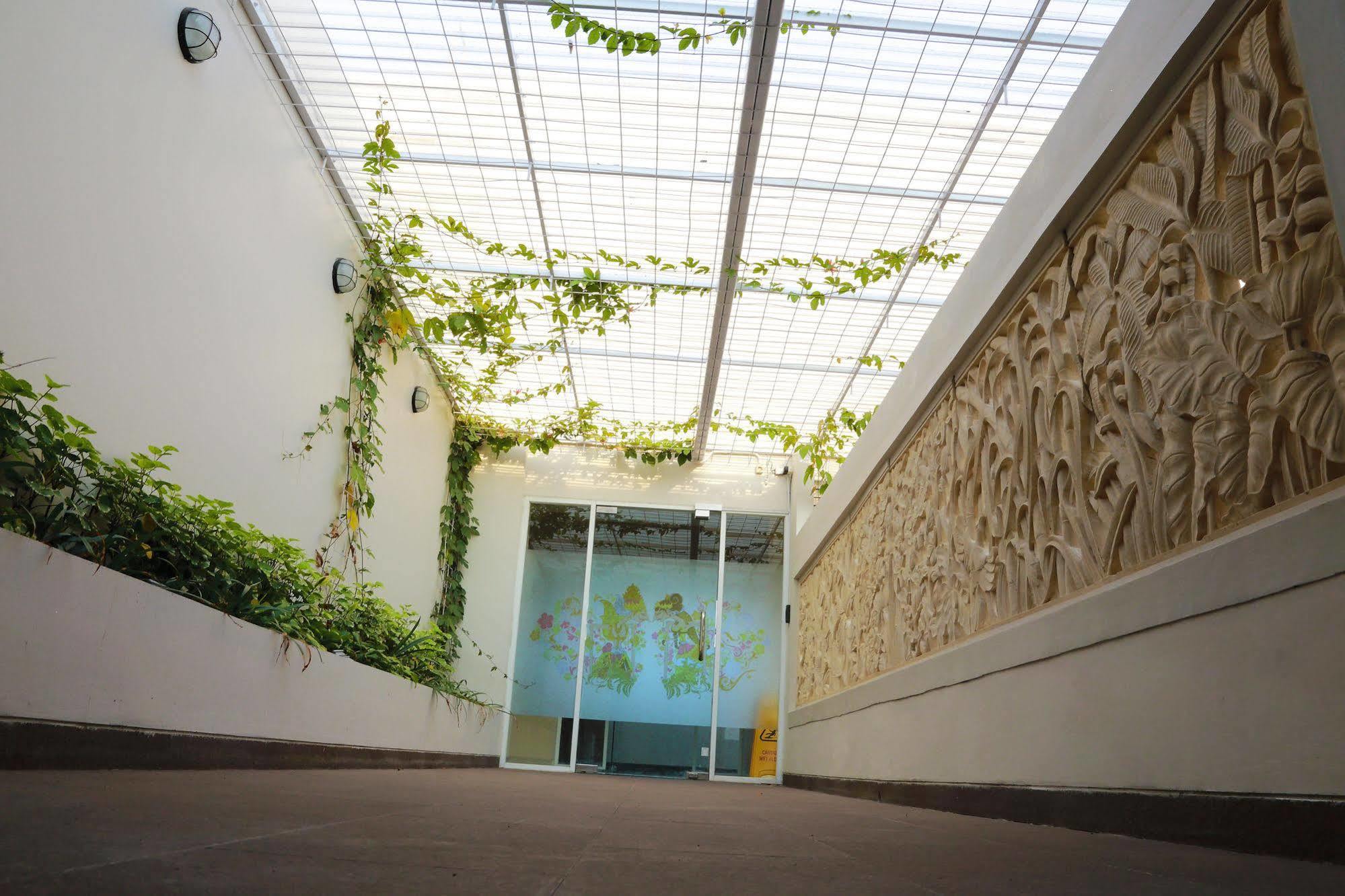 Student Park Hotel Yogyakarta Exterior foto