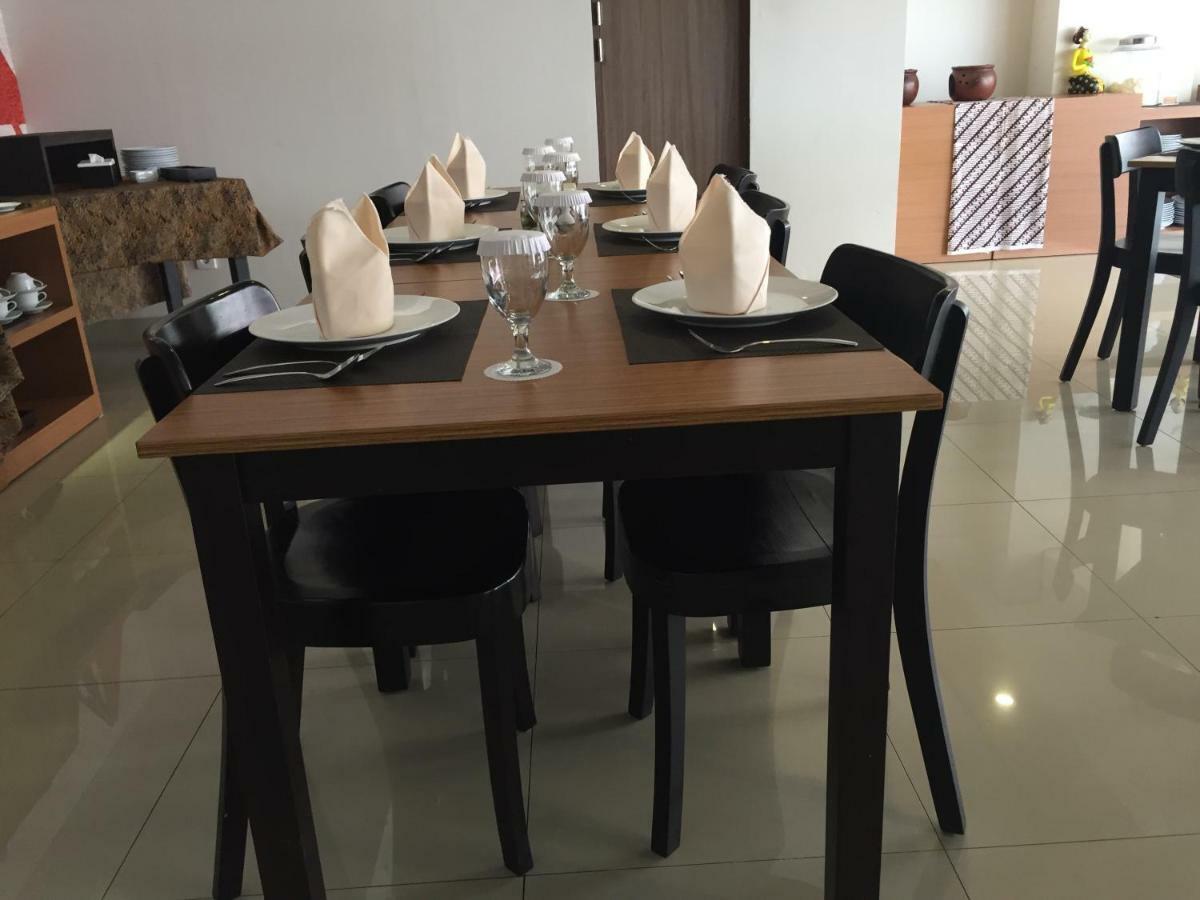 Student Park Hotel Yogyakarta Exterior foto