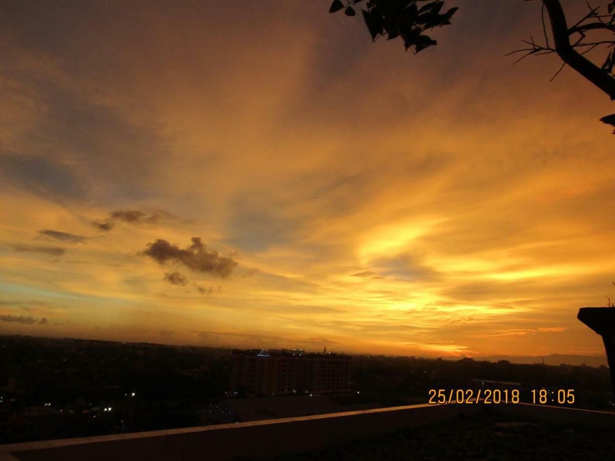 Student Park Hotel Yogyakarta Exterior foto
