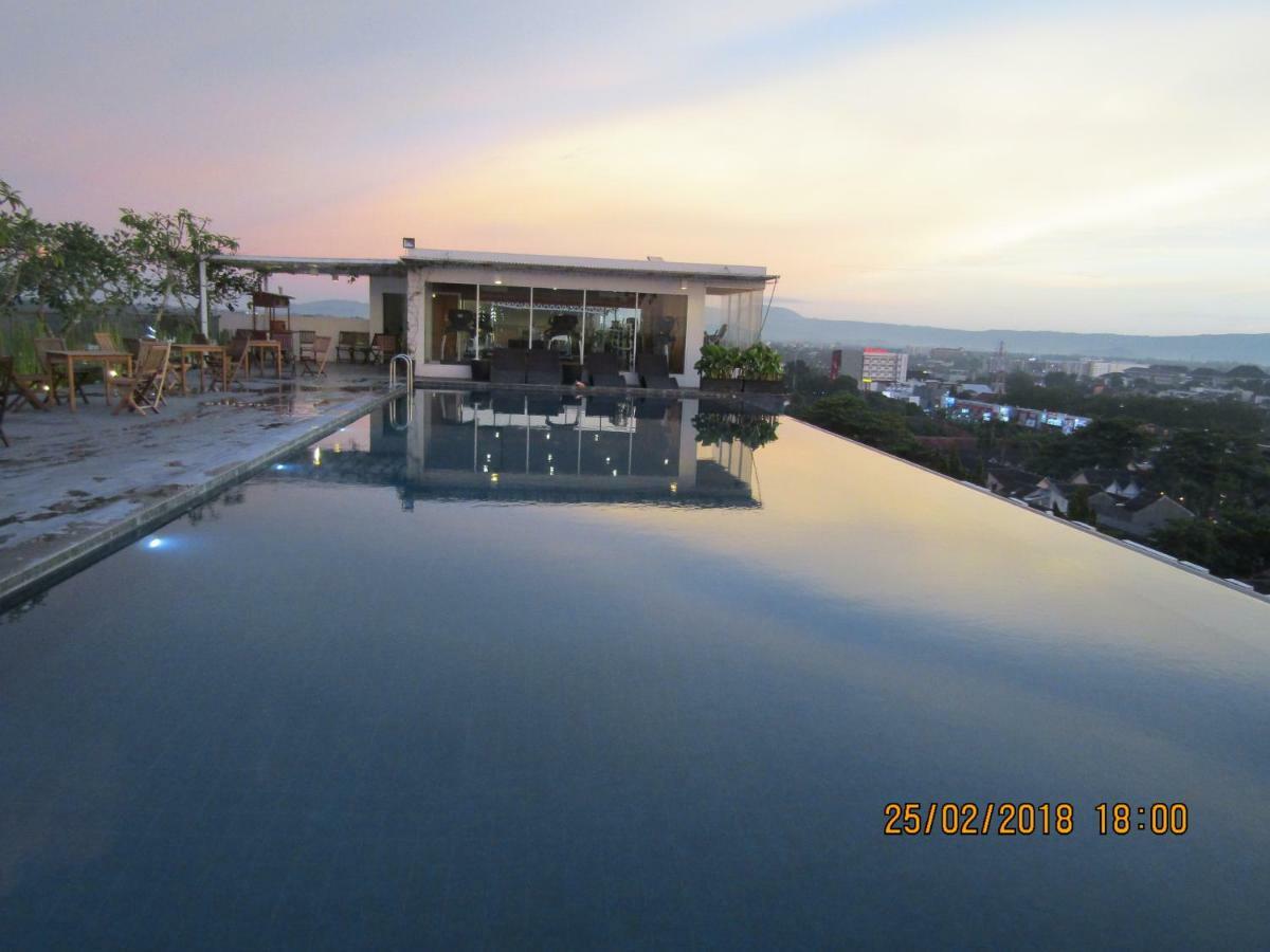 Student Park Hotel Yogyakarta Exterior foto