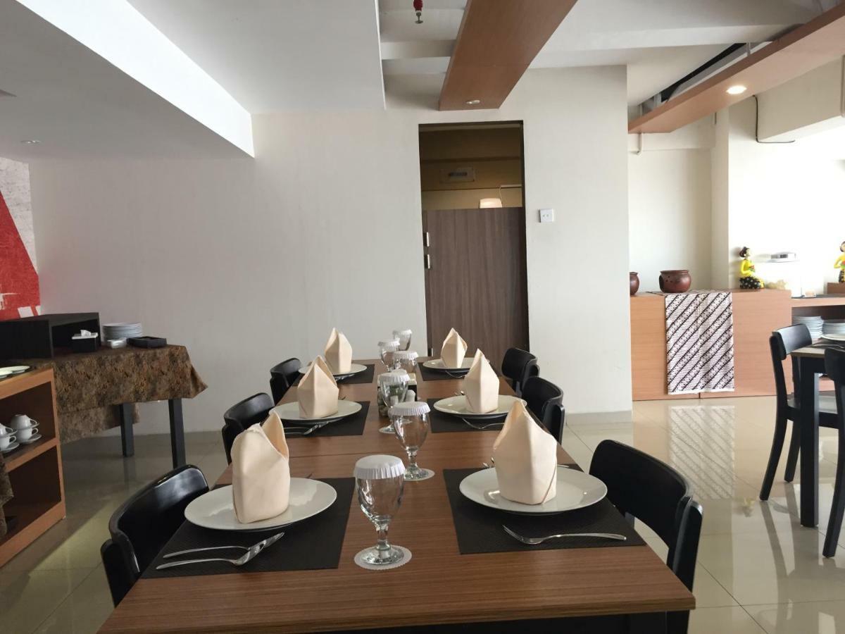 Student Park Hotel Yogyakarta Exterior foto